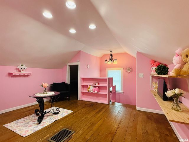 2517 W MAGNOLIA Avenue, West Peoria, IL 61604
