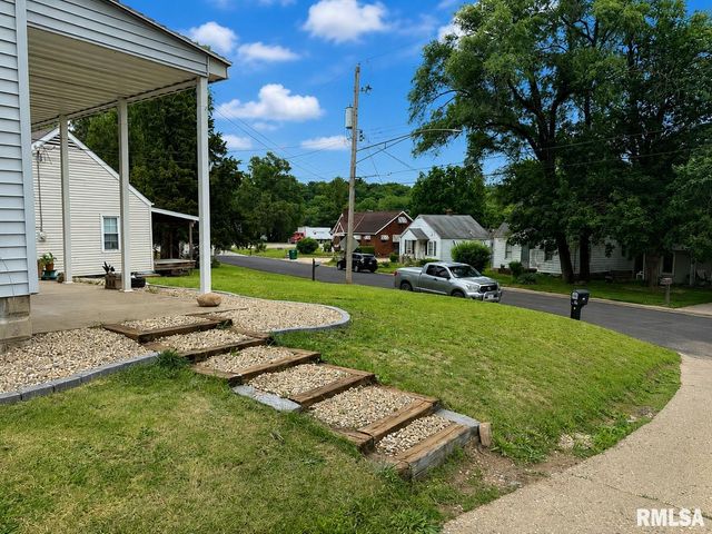 2517 W MAGNOLIA Avenue, West Peoria, IL 61604