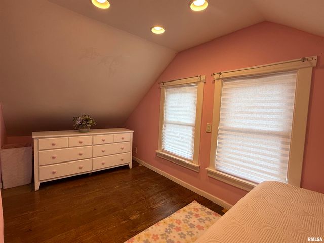 2517 W MAGNOLIA Avenue, West Peoria, IL 61604
