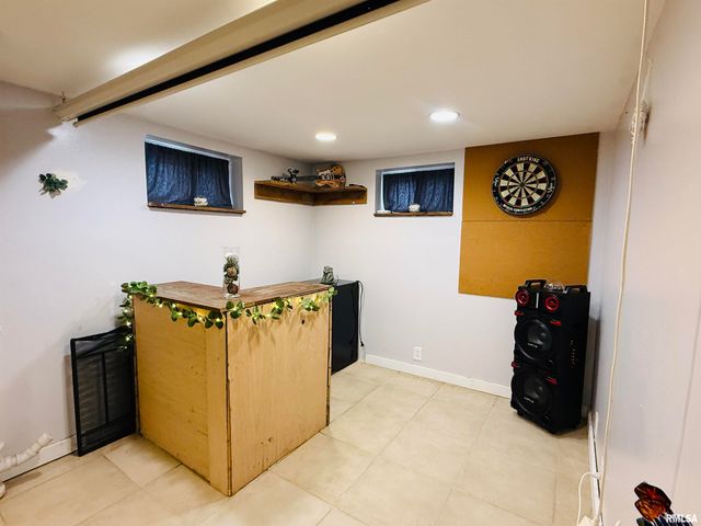 2517 W MAGNOLIA Avenue, West Peoria, IL 61604