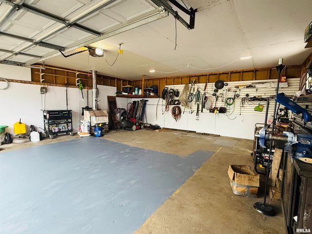 2517 W MAGNOLIA Avenue, West Peoria, IL 61604