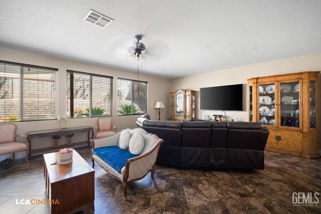 9510 Poseidon Street, Bakersfield, CA 93306