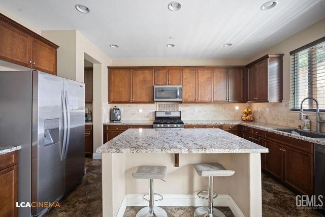 9510 Poseidon Street, Bakersfield, CA 93306