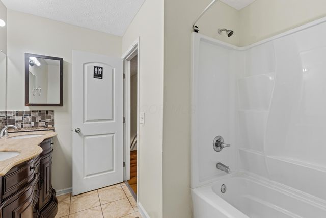 8463 Haleigh Woods Drive, Blacklick, OH 43004