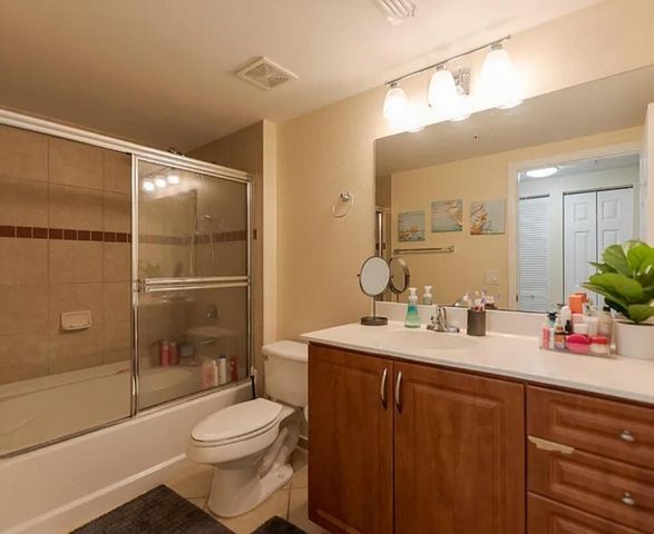 6556 Emerald Dunes Drive 207, West Palm Beach, FL 33411