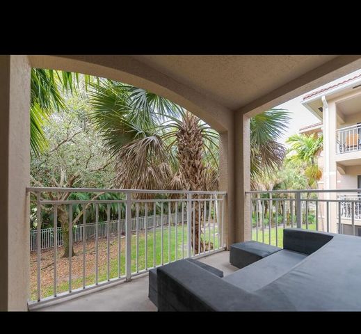 6556 Emerald Dunes Drive 207, West Palm Beach, FL 33411