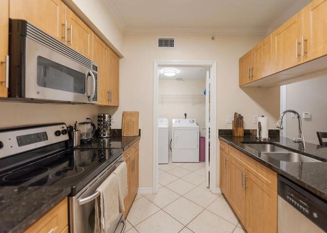 6556 Emerald Dunes Drive 207, West Palm Beach, FL 33411