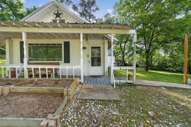 15185 Travis Lane, Willis, TX 77378