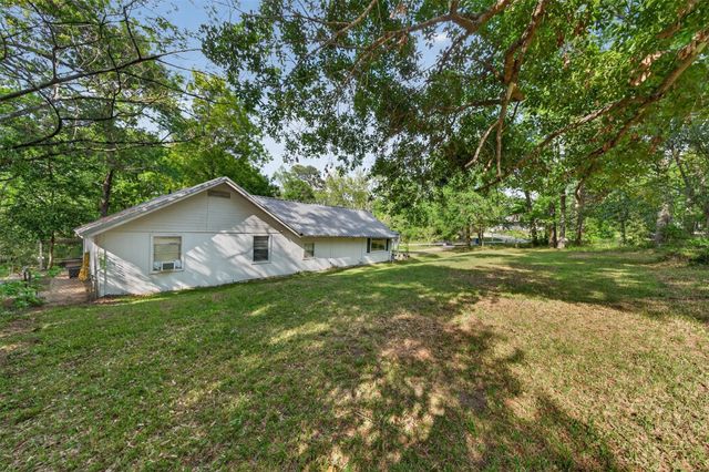 15185 Travis Lane, Willis, TX 77378