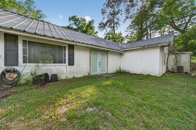 15185 Travis Lane, Willis, TX 77378