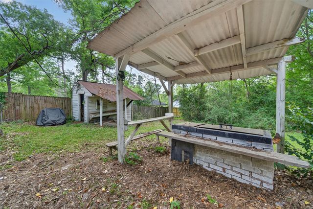 15185 Travis Lane, Willis, TX 77378