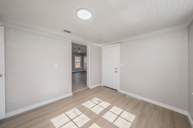 100 Crestwood Drive, Fort Worth, TX 76107