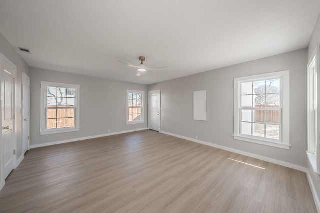 100 Crestwood Drive, Fort Worth, TX 76107