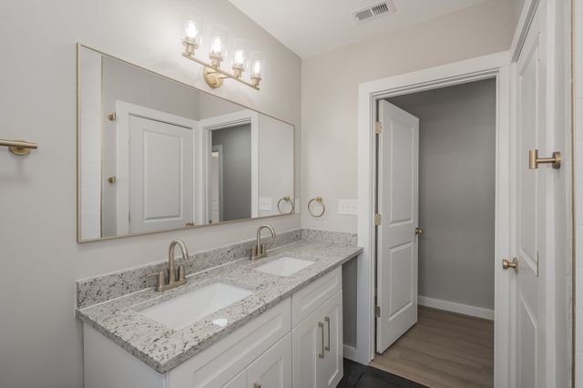 100 Crestwood Drive, Fort Worth, TX 76107