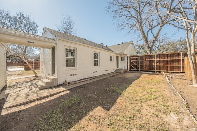 100 Crestwood Drive, Fort Worth, TX 76107