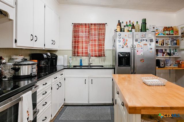 801 Fern Lane, Victoria, TX 77904