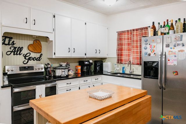 801 Fern Lane, Victoria, TX 77904