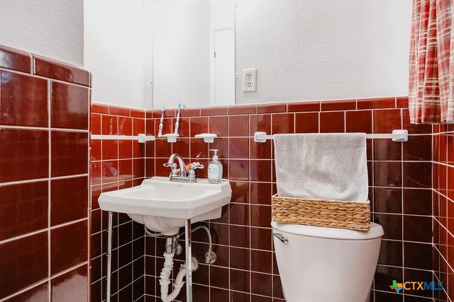 801 Fern Lane, Victoria, TX 77904