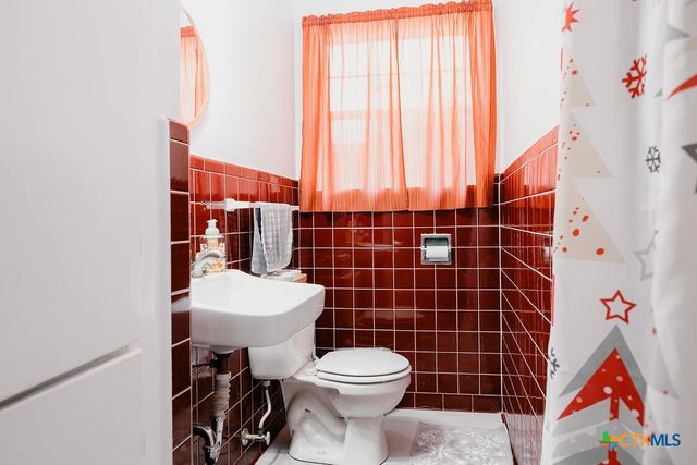 801 Fern Lane, Victoria, TX 77904