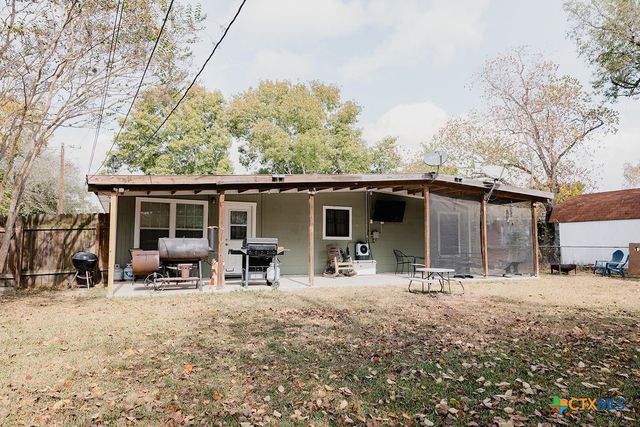 801 Fern Lane, Victoria, TX 77904