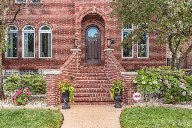 4234 Olive Street, St Louis, MO 63108
