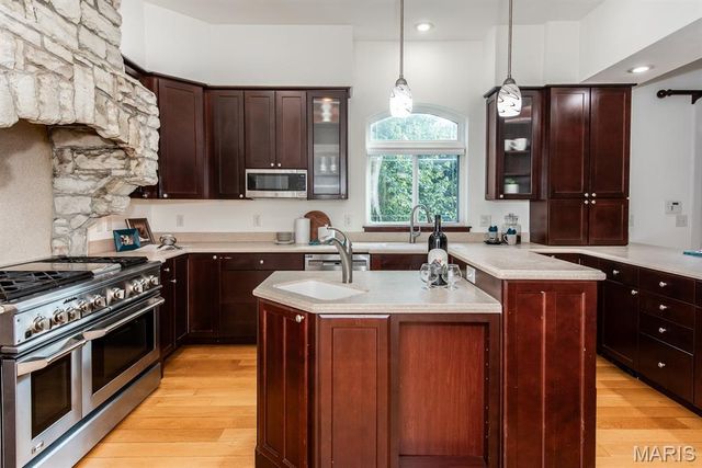 4234 Olive Street, St Louis, MO 63108