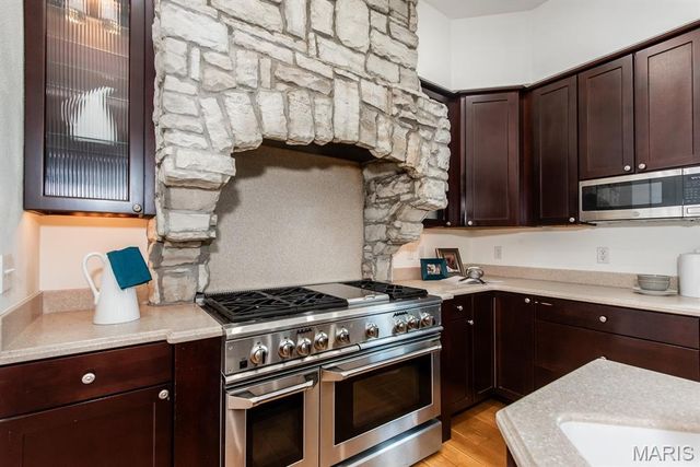 4234 Olive Street, St Louis, MO 63108