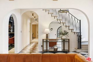 8244 Skyline Drive, Los Angeles, CA 90046