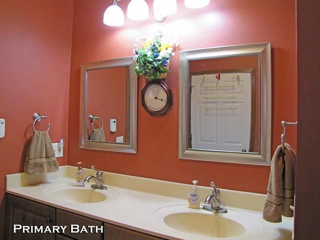 1080 Oakhaven Court, Platteville, WI 53818