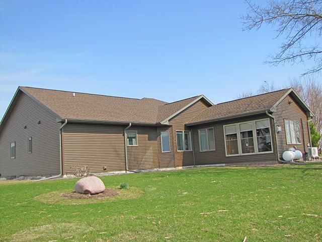 1080 Oakhaven Court, Platteville, WI 53818