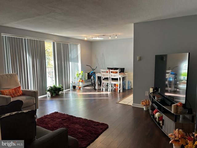 215 CHESTNUT PL, Cherry Hill, NJ 08002