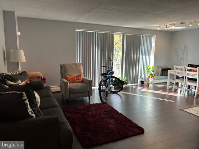 215 CHESTNUT PL, Cherry Hill, NJ 08002