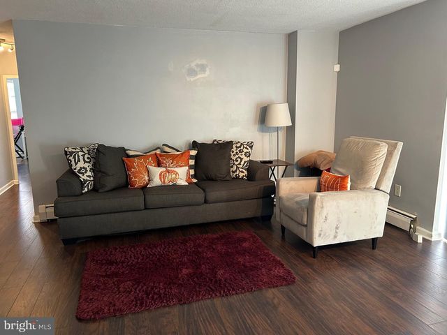 215 CHESTNUT PL, Cherry Hill, NJ 08002