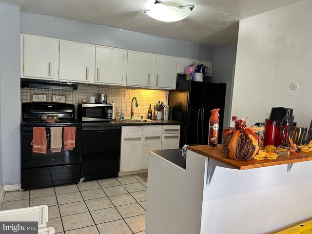 215 CHESTNUT PL, Cherry Hill, NJ 08002