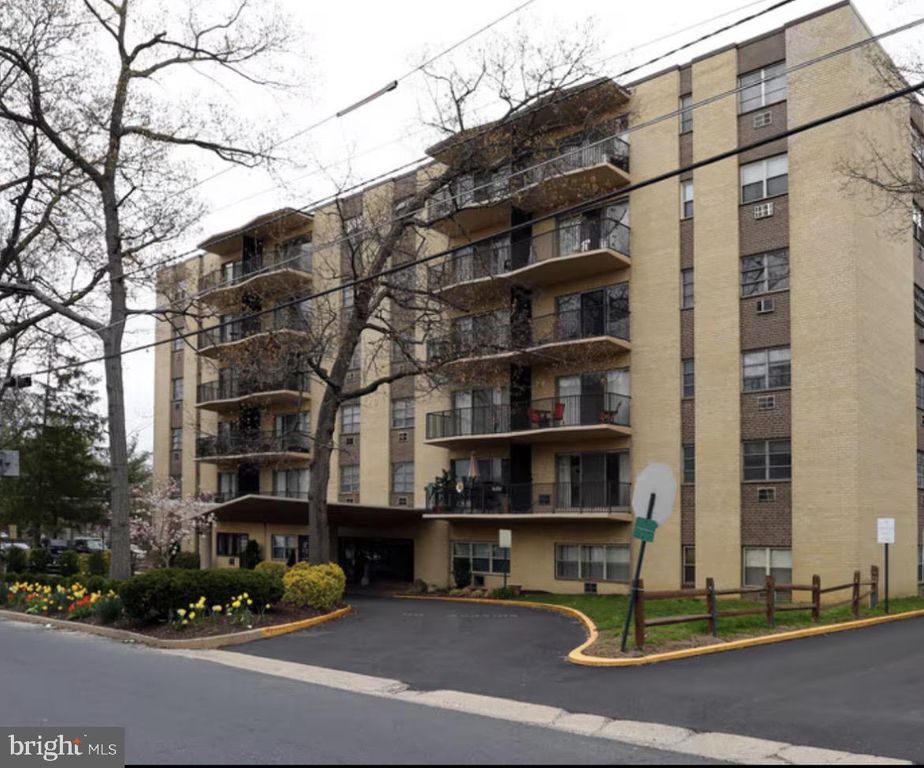 215 CHESTNUT PL, Cherry Hill, NJ 08002