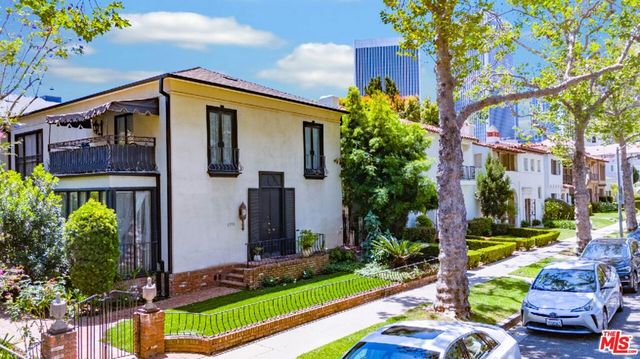 9936 Robbins Drive, Beverly Hills, CA 90212