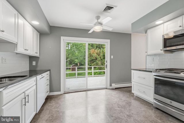 1198 STRATHMANN DR, Southampton, PA 18966