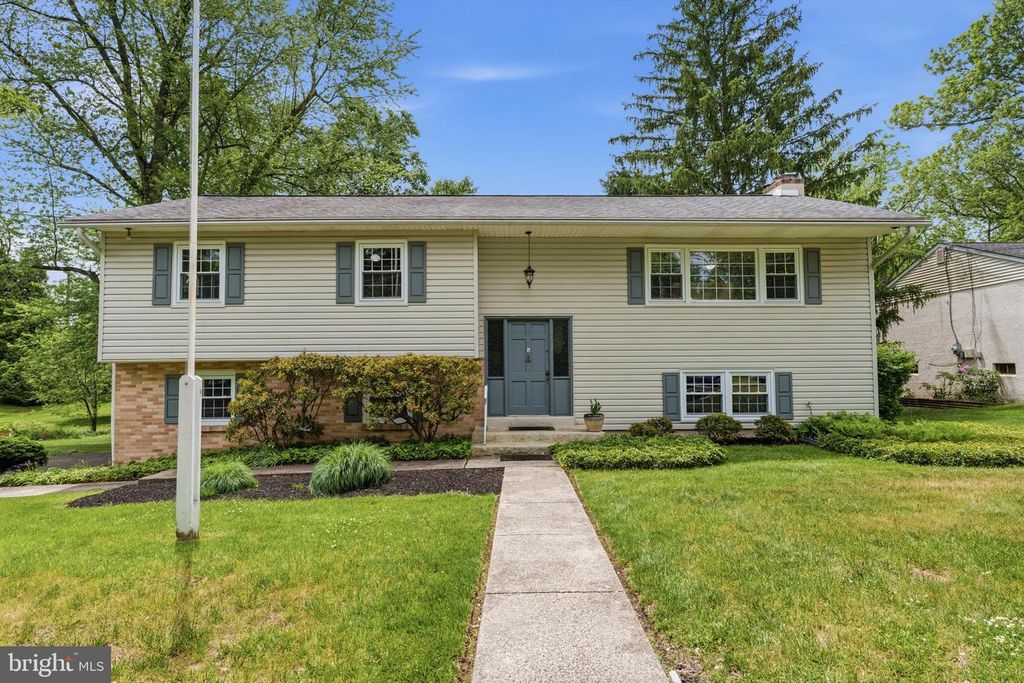 1198 STRATHMANN DR, Southampton, PA 18966