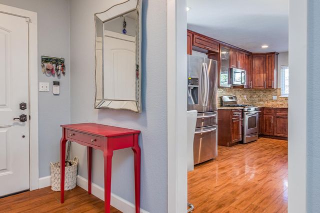 5105 Mount Rainier Dr, Sacramento, CA 95842