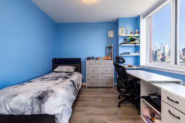 474 48th Ave Apt 15E, New York City, NY 11109