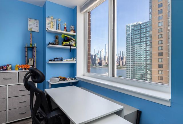 474 48th Ave Apt 15E, New York City, NY 11109