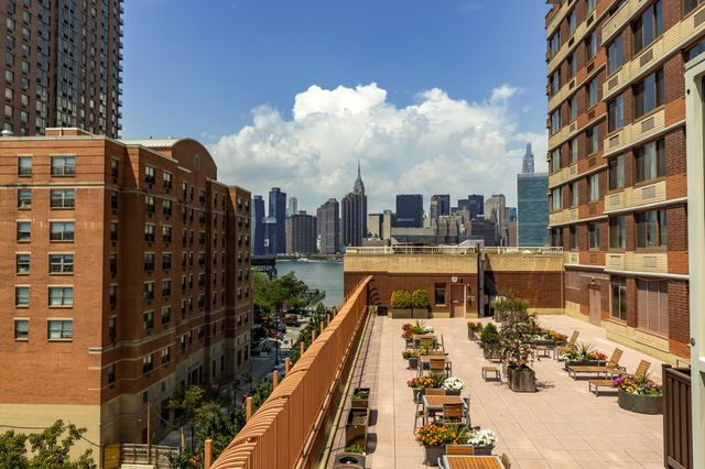 474 48th Ave Apt 15E, New York City, NY 11109