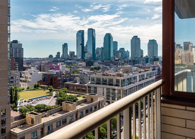 474 48th Ave Apt 15E, New York City, NY 11109