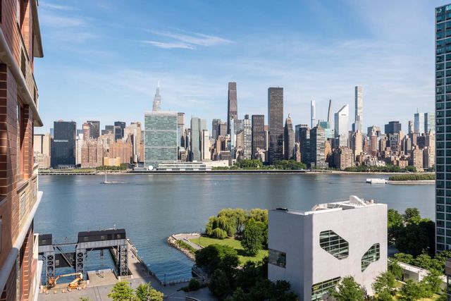 474 48th Ave Apt 15E, New York City, NY 11109