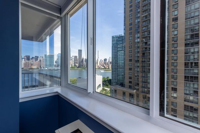 474 48th Ave Apt 15E, New York City, NY 11109