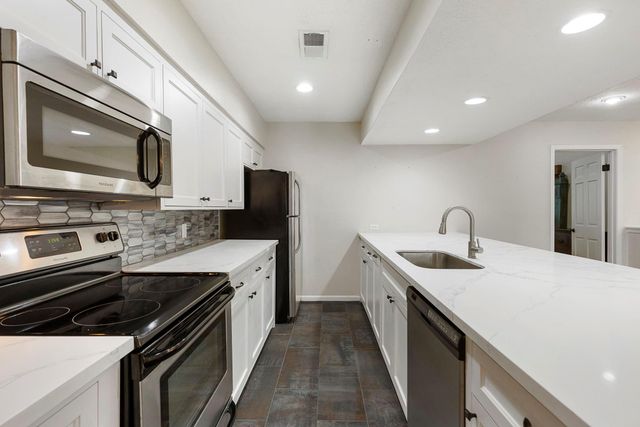3930 Knollcrest Drive, Montgomery, TX 77356