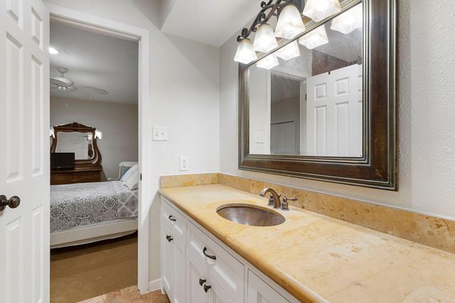 3930 Knollcrest Drive, Montgomery, TX 77356