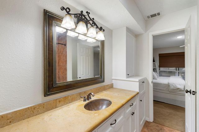 3930 Knollcrest Drive, Montgomery, TX 77356
