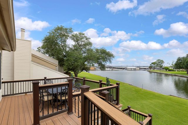 3930 Knollcrest Drive, Montgomery, TX 77356