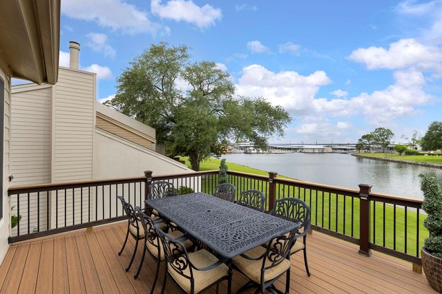 3930 Knollcrest Drive, Montgomery, TX 77356